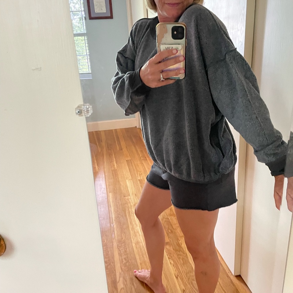 Free People Kelly Sweatshirt And Shorts Set Storm Gray - Picture 10 of 14